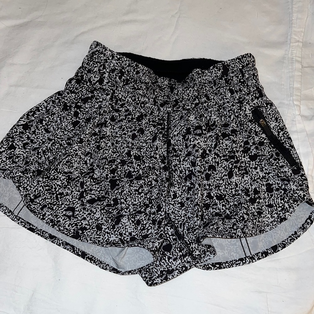 lululemon tracker lr short 2.5”